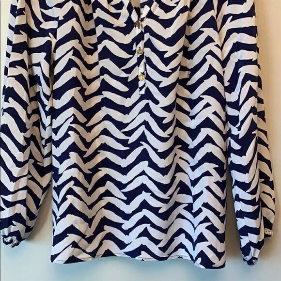 Lilly Pulitzer Elsa Silk Top in Navy & White
Seagull Print - Picture 10 of 16